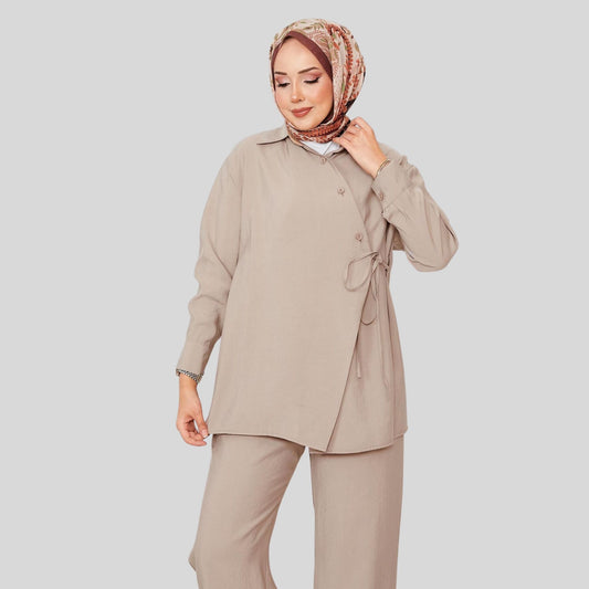 Close-up beige co-ord set – tuniek strikband detail – Rituwell