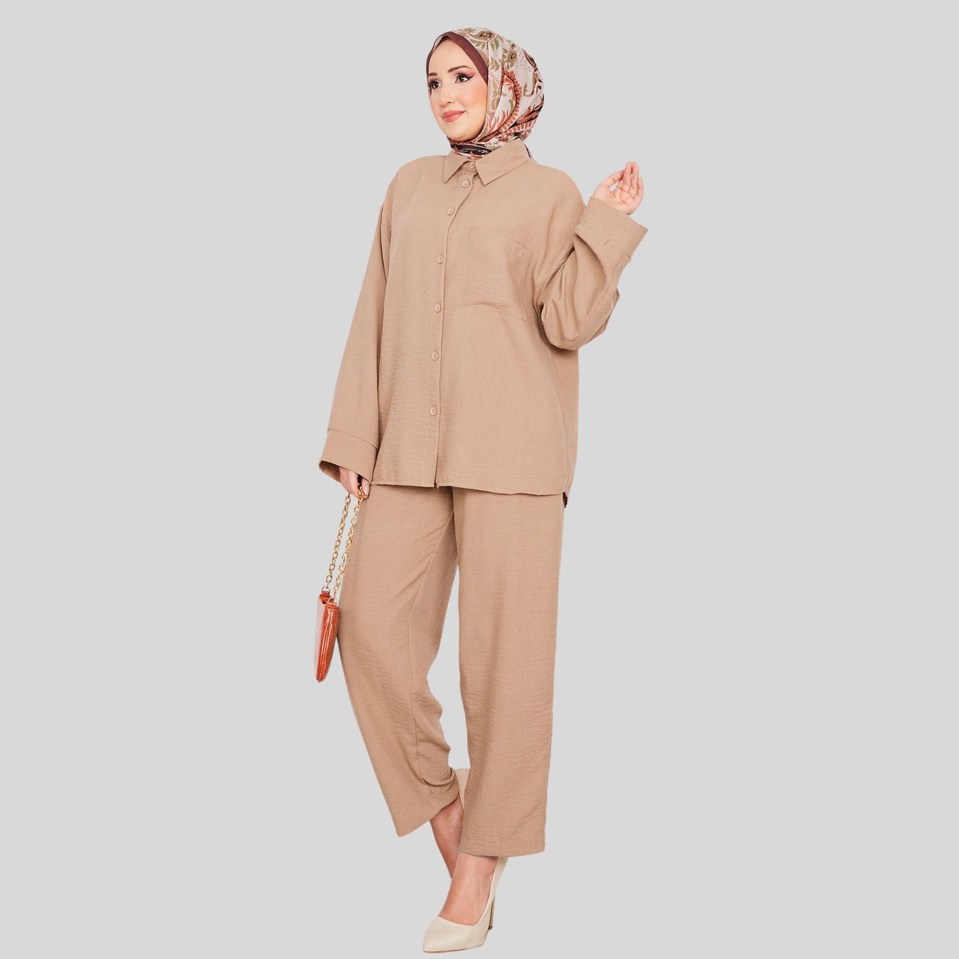 Vooraanzicht van camel linnen co-ord set met tuniek en broek – Rituwell
