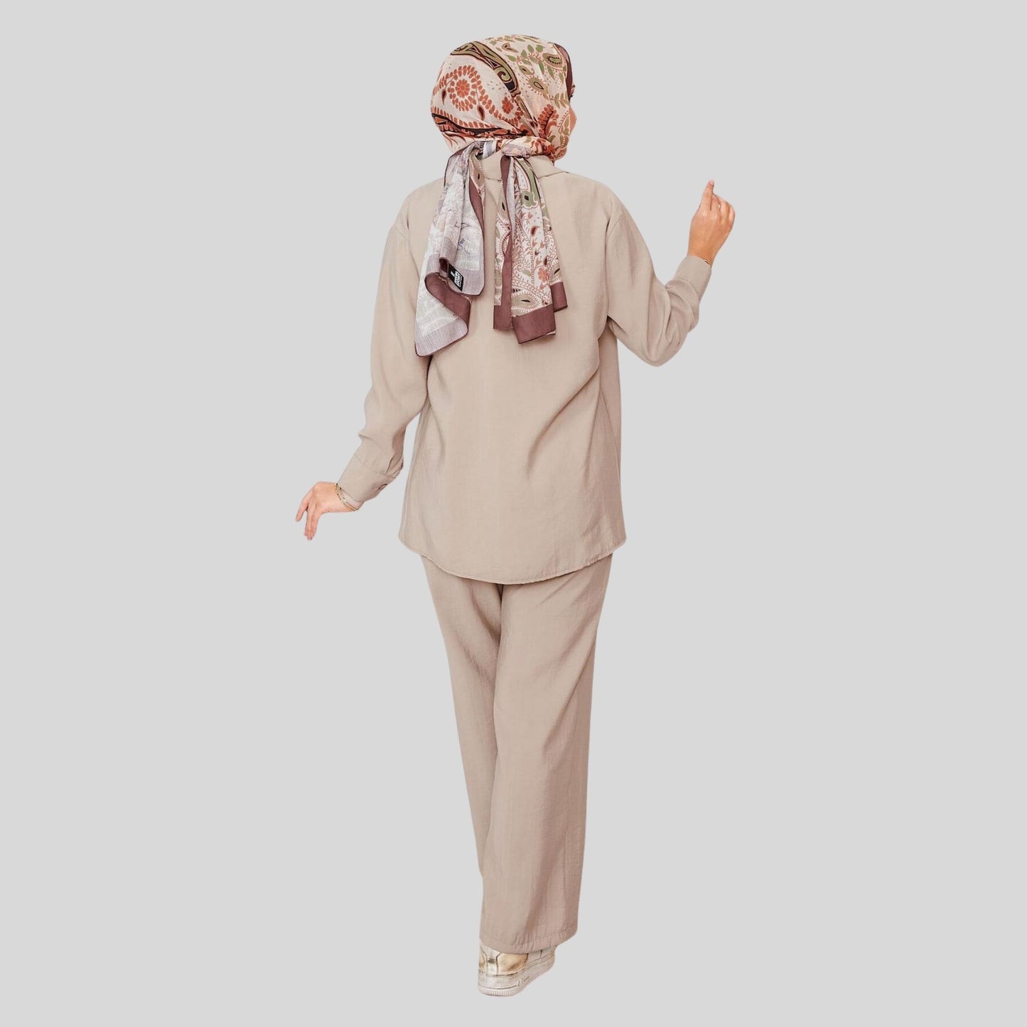 Achterkant beige co-ord set – tuniek & broek – Rituwell