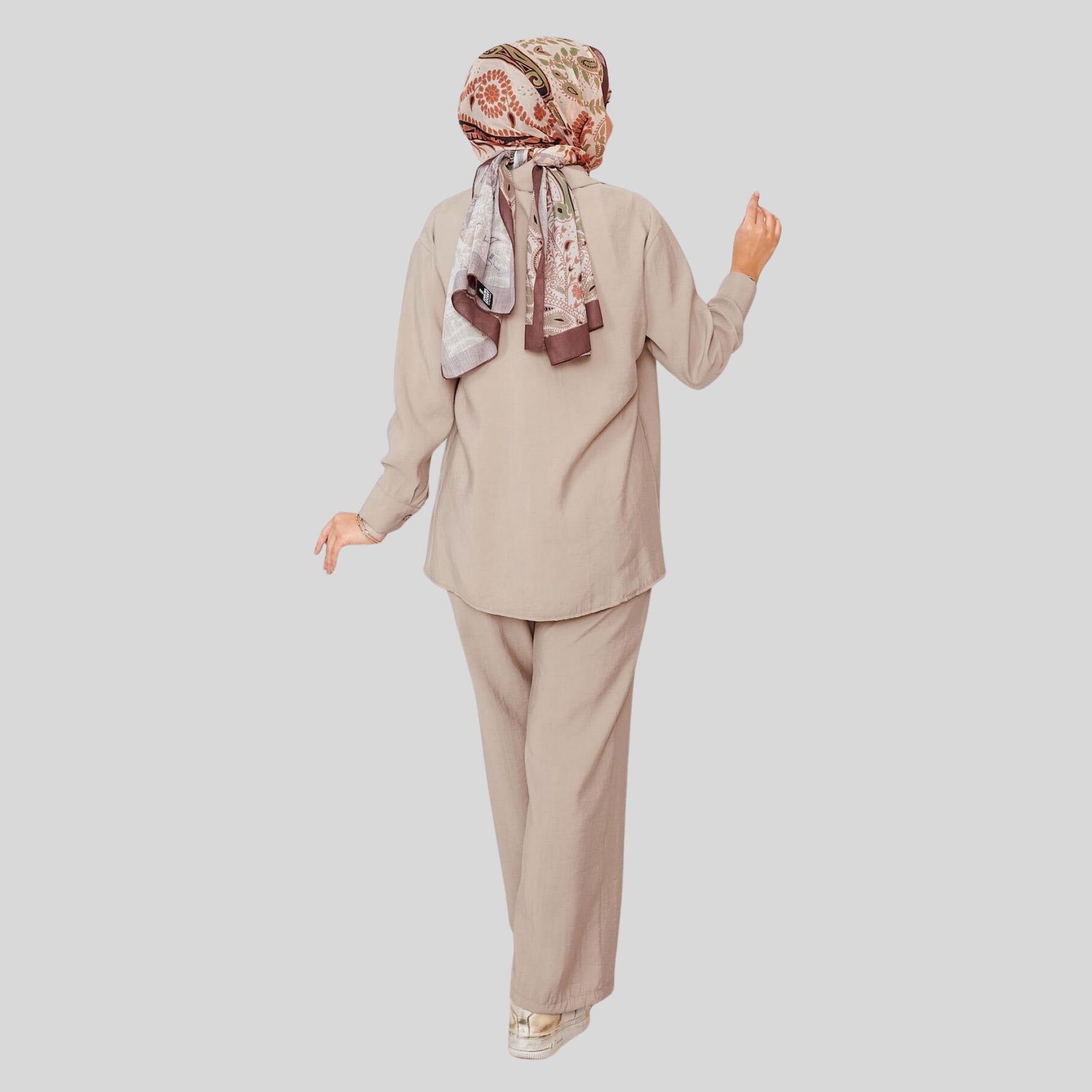 Achterkant beige co-ord set – tuniek & broek – Rituwell