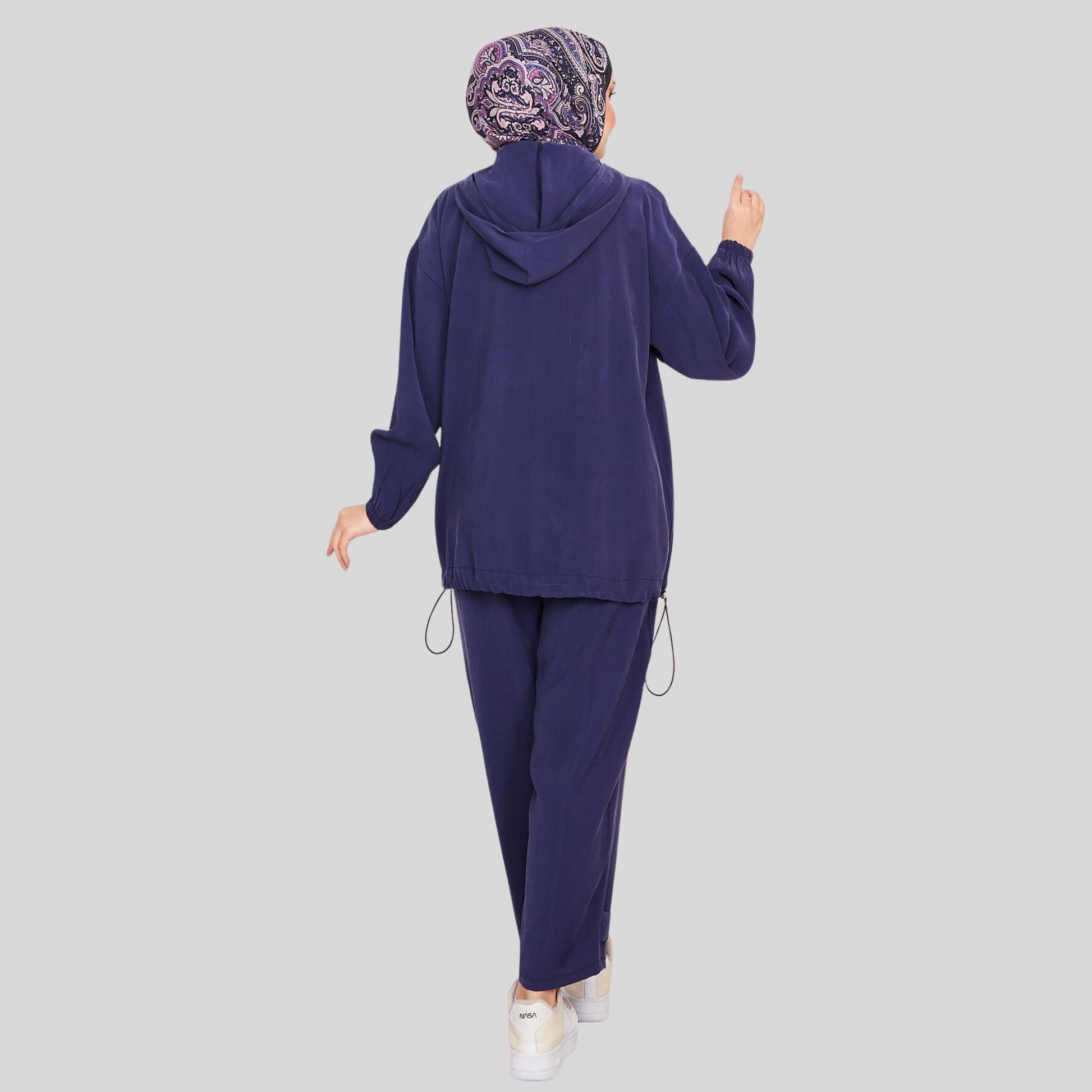Achterkant donkerblauw co-ord set dames met kapuchon – Rituwell