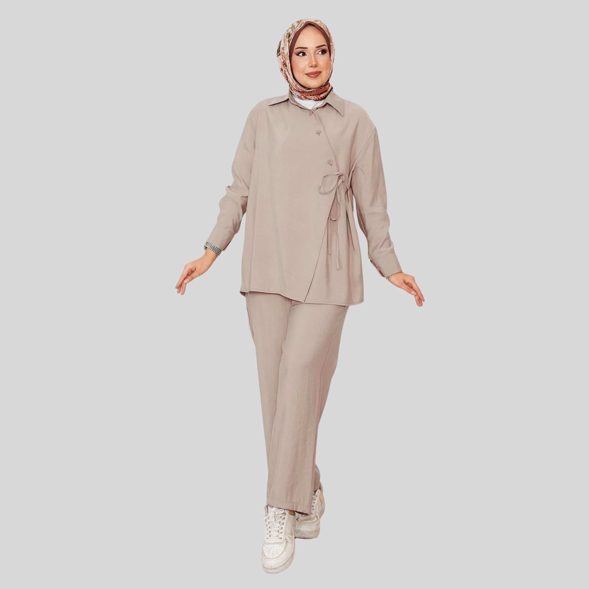 Vooraanzicht beige co-ord set – tuniek & broek – Rituwell
