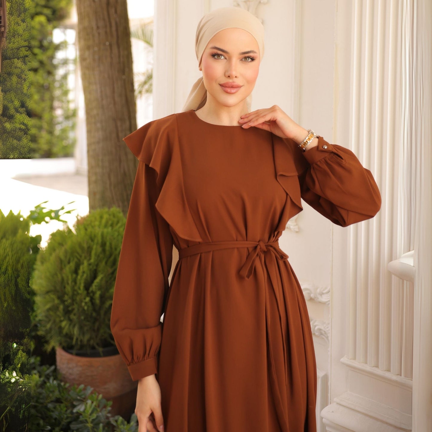 Bruine abaya met afneembare tailleband – detail