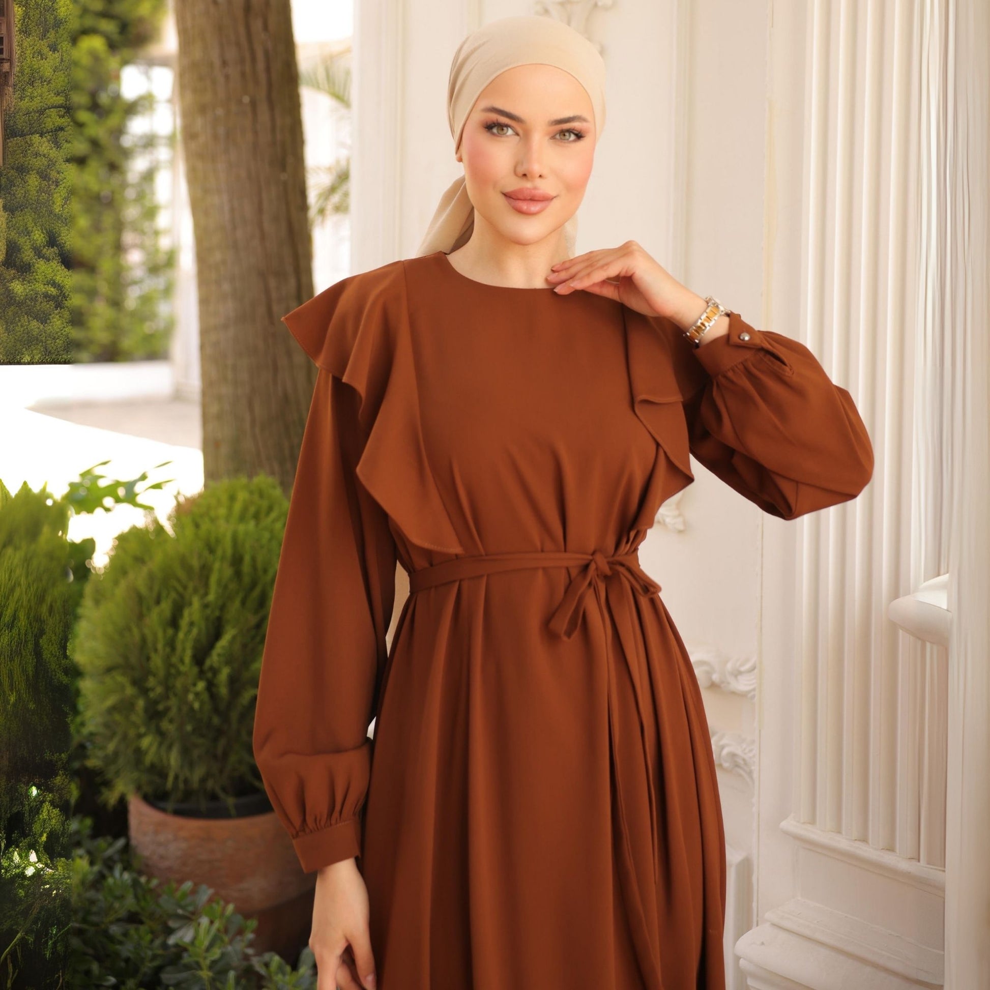 Bruine abaya met afneembare tailleband – detail