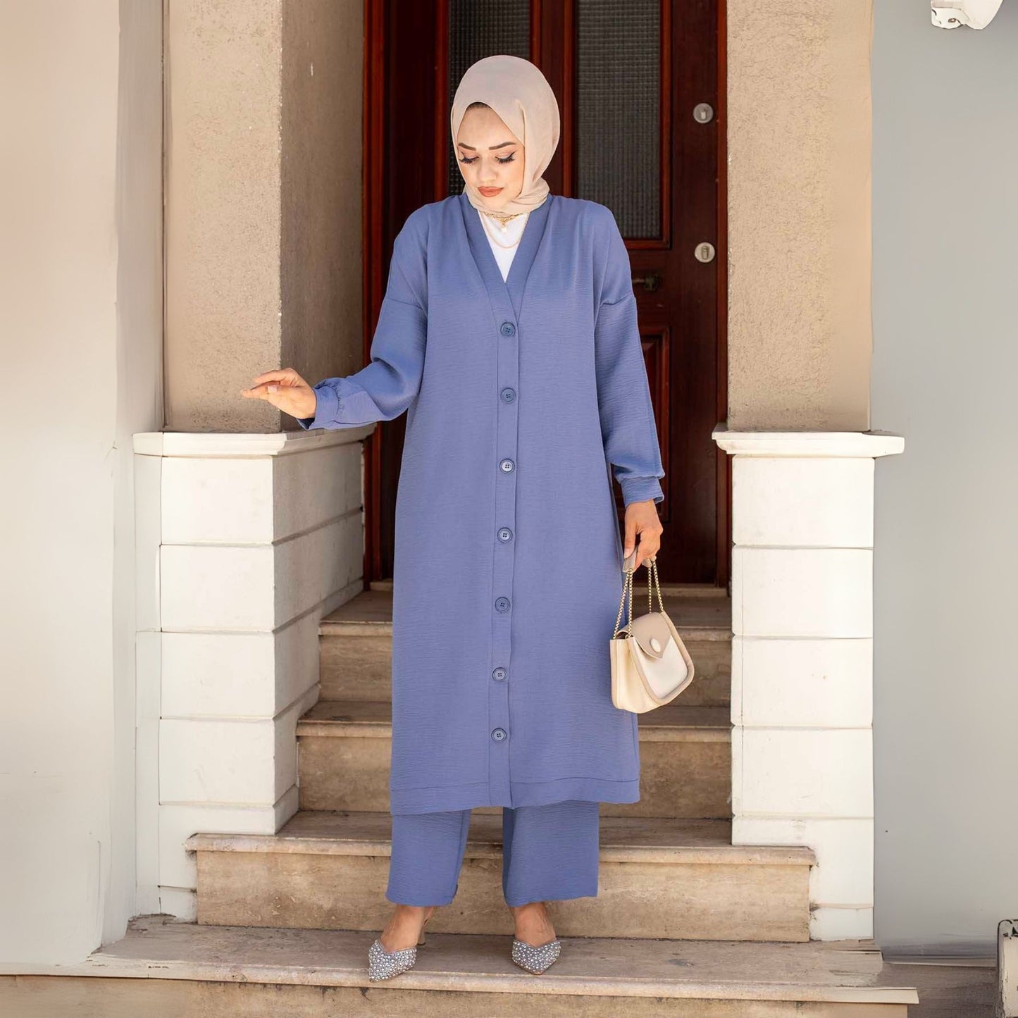 Lifestylefoto blauwe co-ord set met tuniek en broek – Rituwell