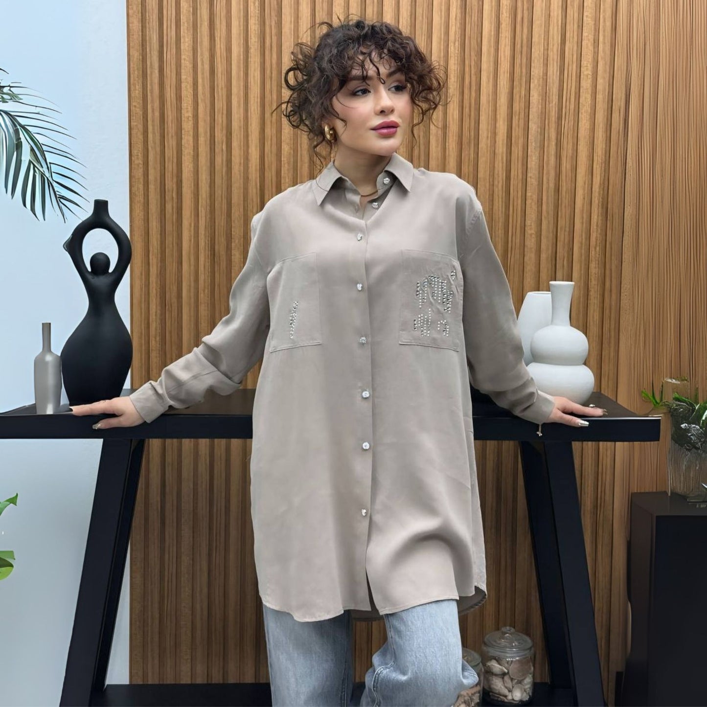 Close-up Lyocell tuniek dames beige kleur met glinsterende borstzakken – Rituwell