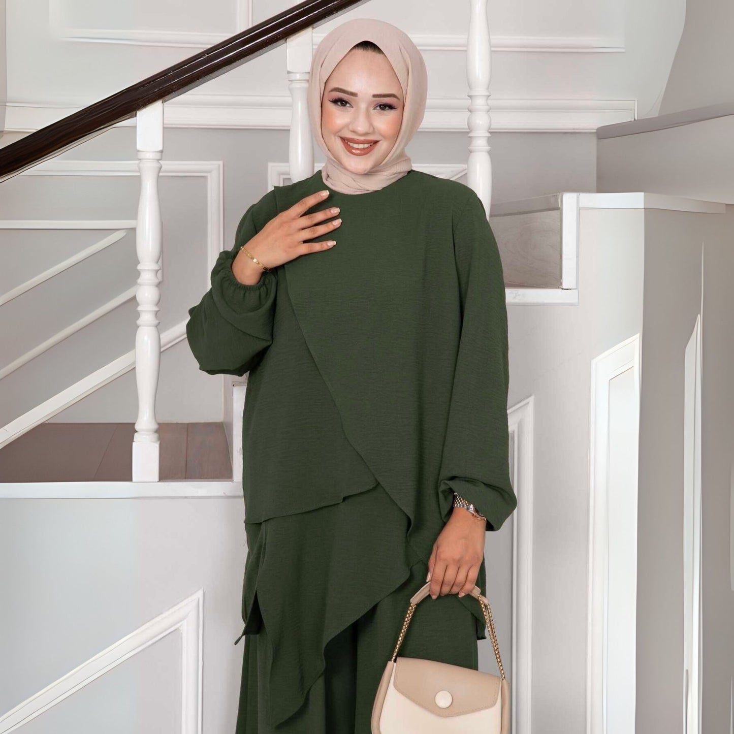 Detail close-up – aerobin stof met lichte structuur en asymmetrische tuniek